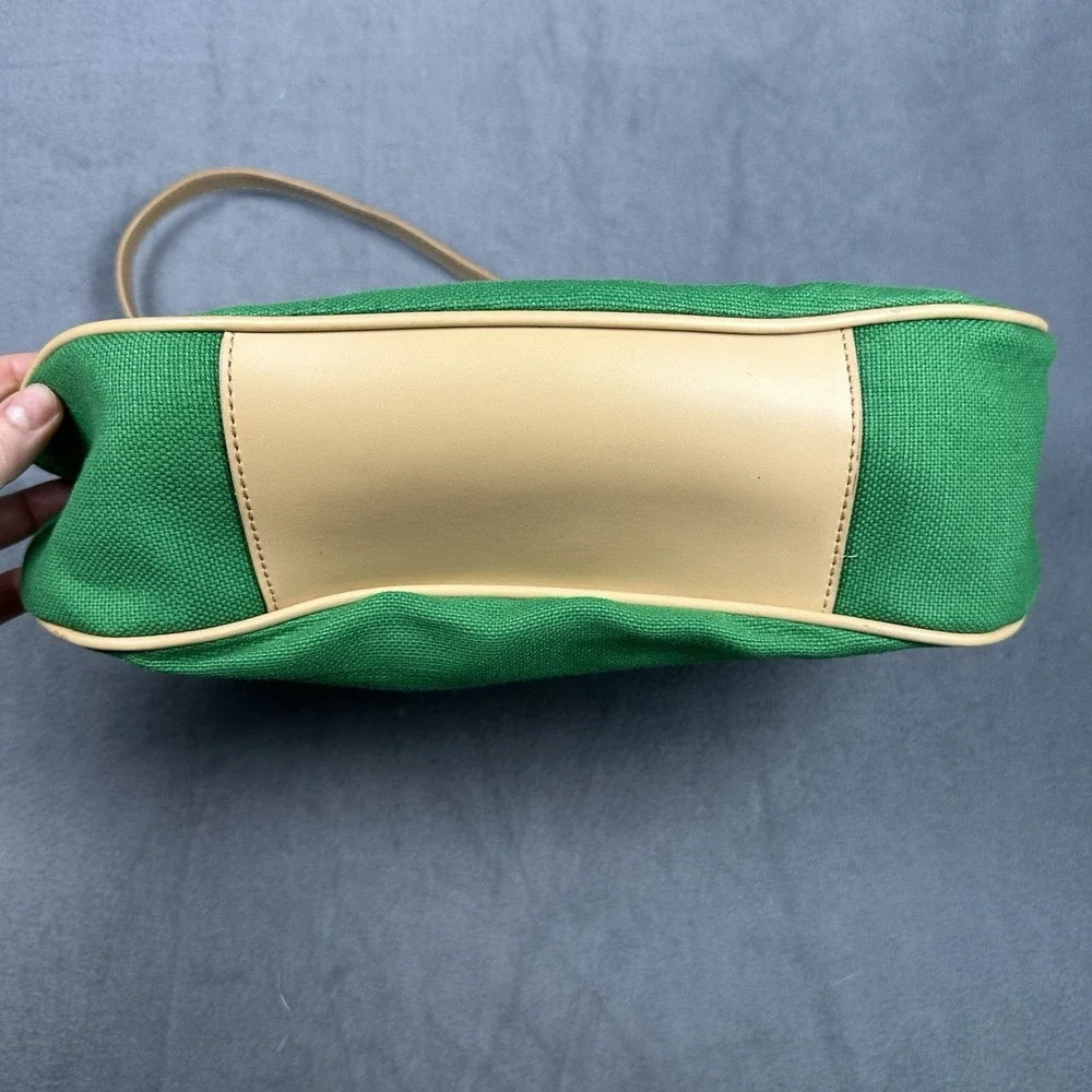 Etienne Aigner features durable